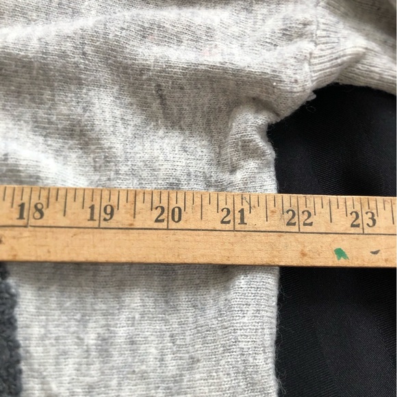 THE TESS Grey Sweater with Apple Design - Picture 10 of 16